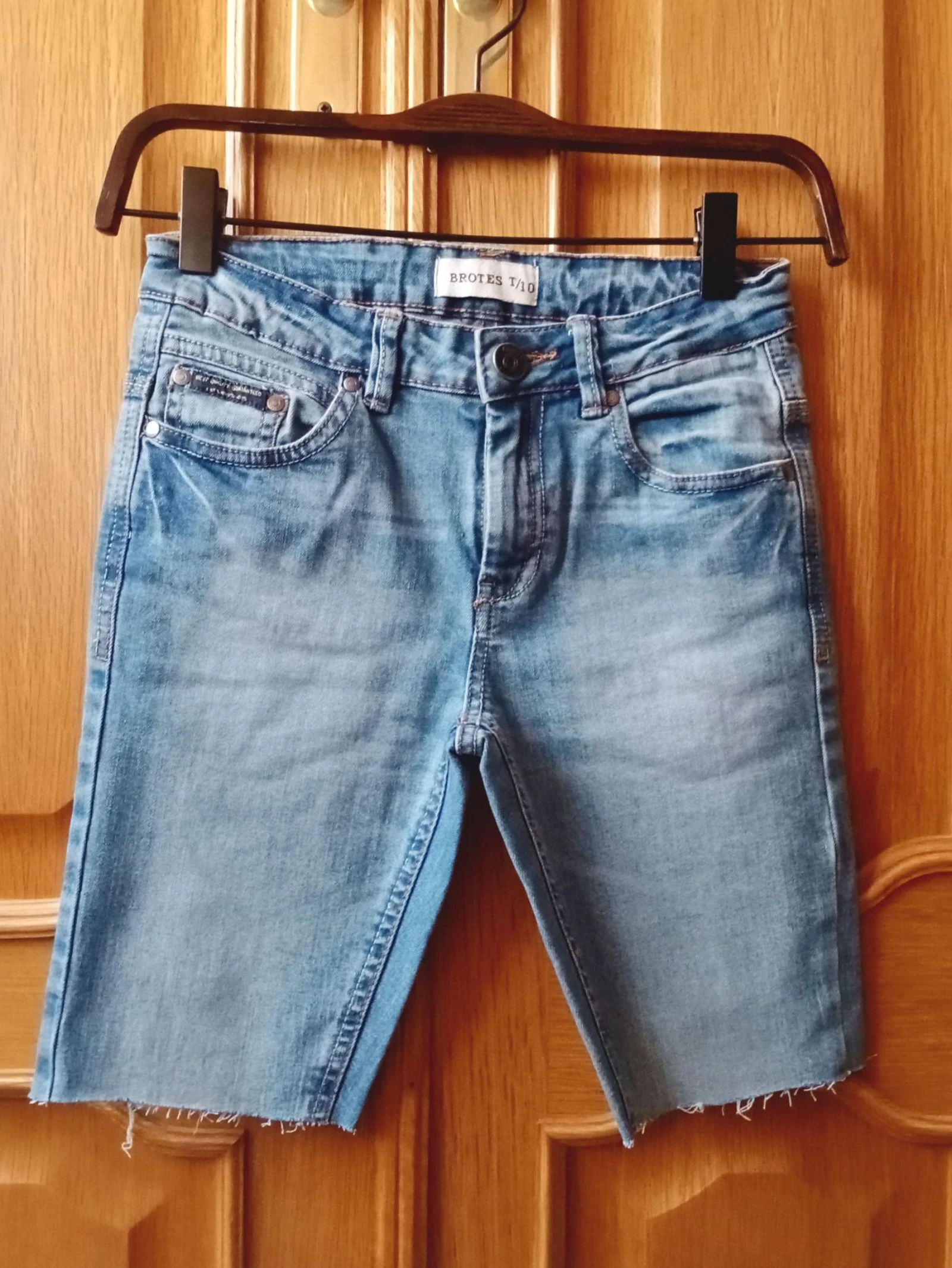 Pantalón corto vaquero Brotes talla 10 años en muy buen estado